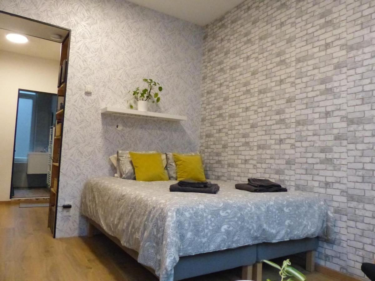 Superbe Studio Au 1Er Etage, Proche De La Gare Du Midi Brussels Exterior photo